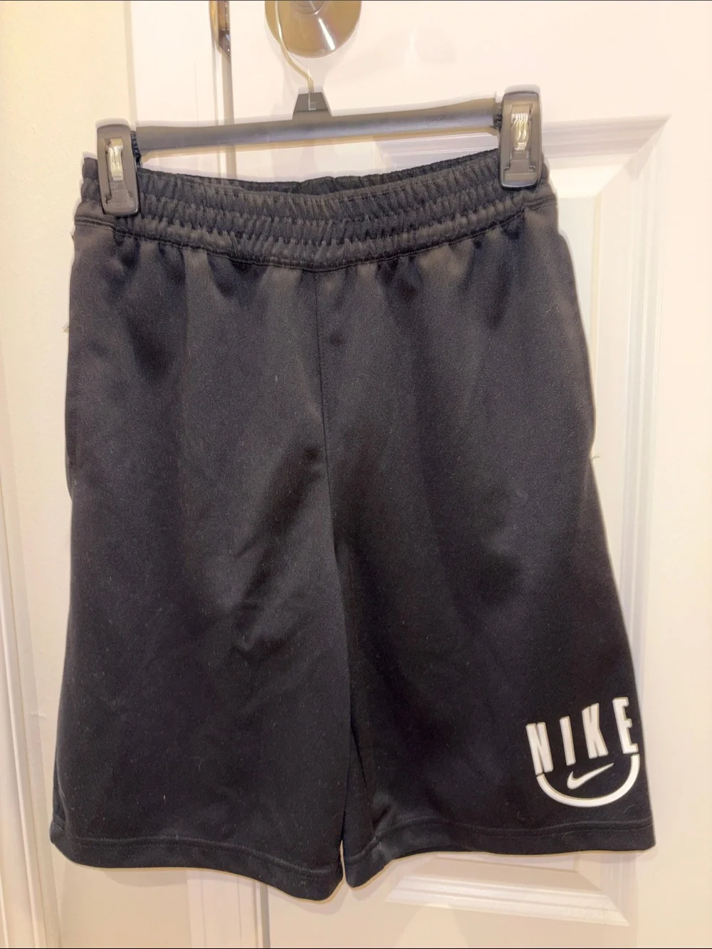 Nike Dri Fit Size XL boy’s black elastic waist athletic shorts 3 pockets EUC